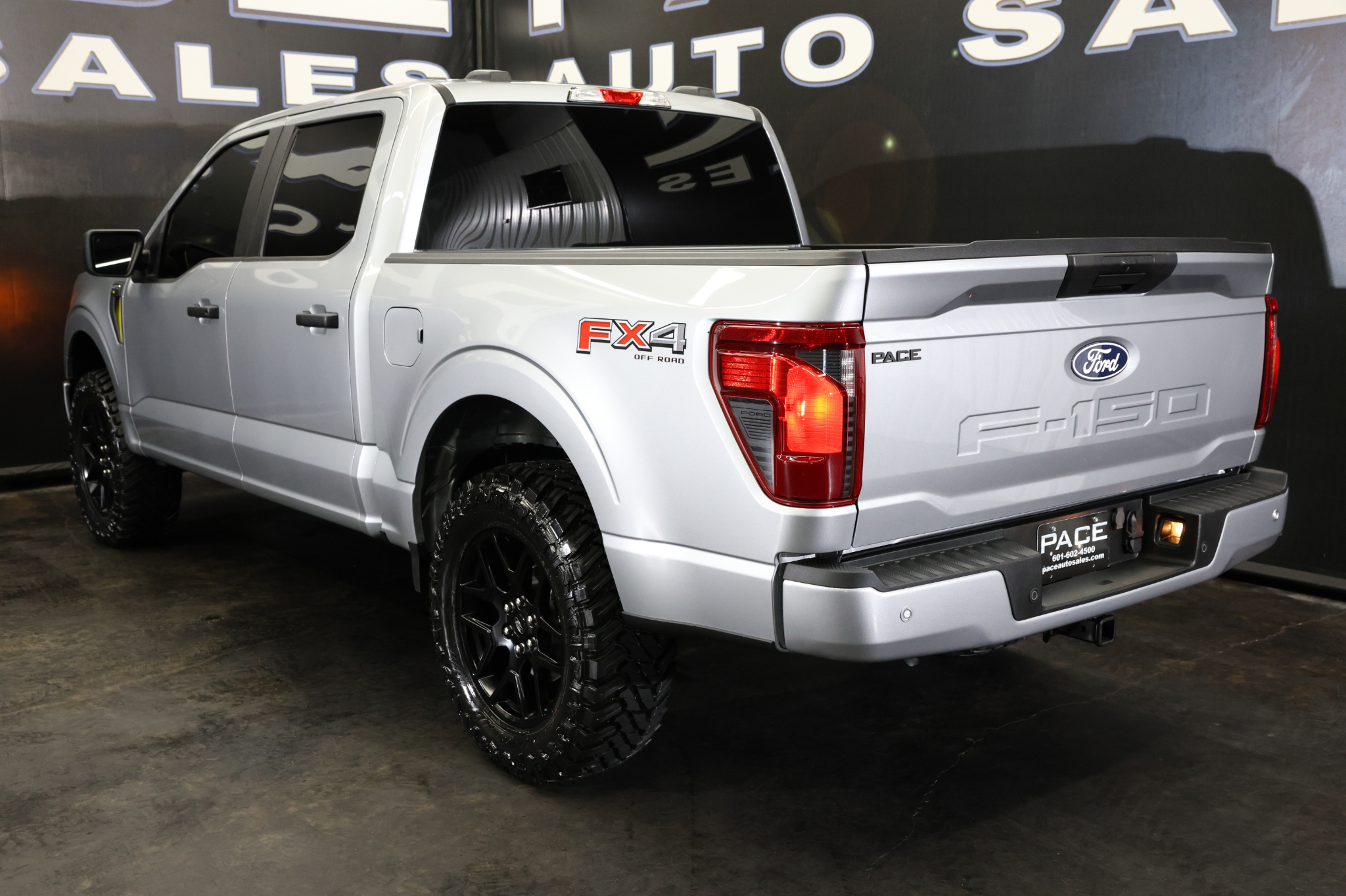 Ford F-150 STX 4WD SuperCrew 5.5' Box 2024 Ford F-150 STX 4WD SuperCrew 5.5' Box 2024