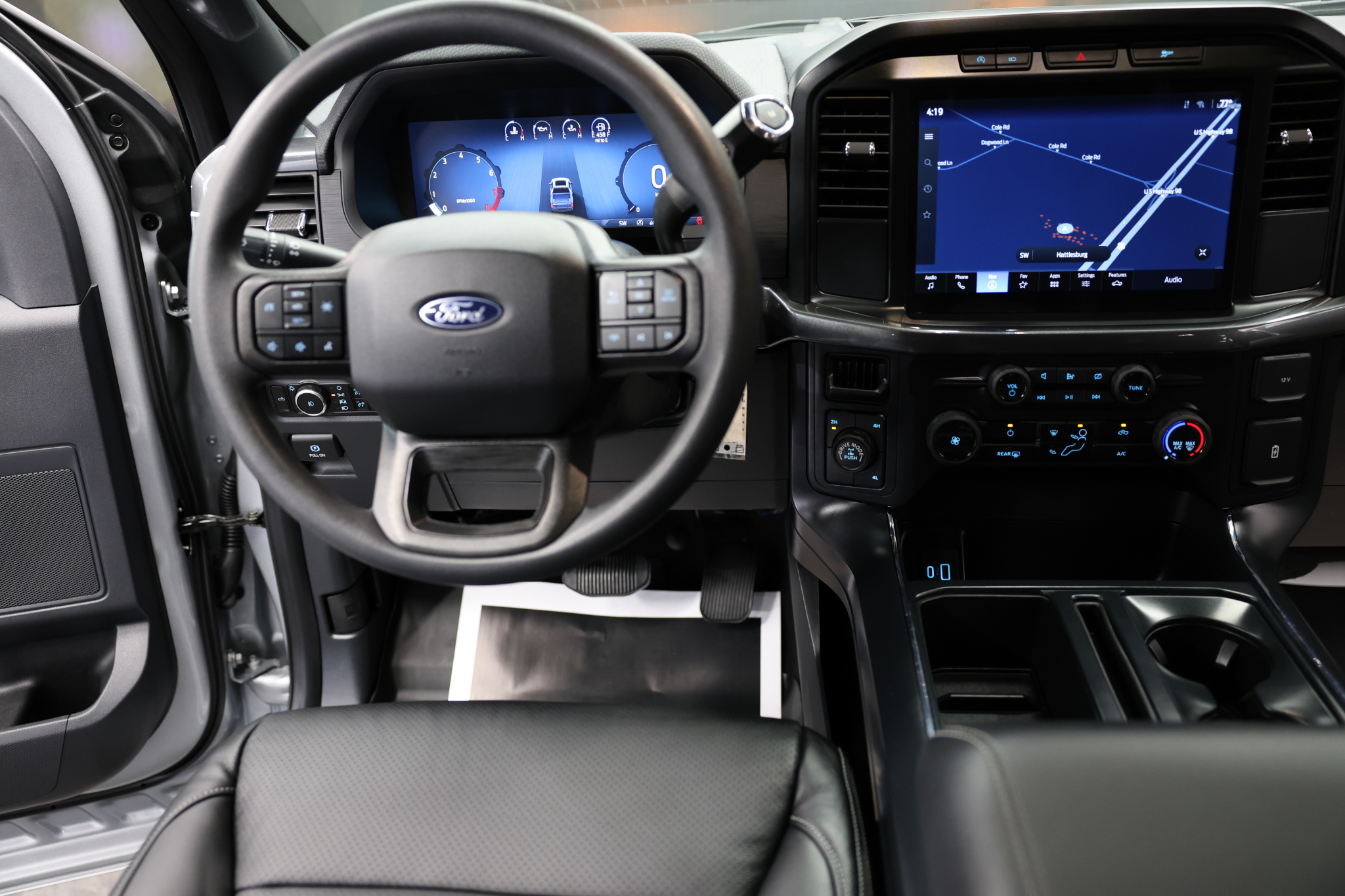 Ford F-150 STX 4WD SuperCrew 5.5' Box 2024 Ford F-150 STX 4WD SuperCrew 5.5' Box 2024