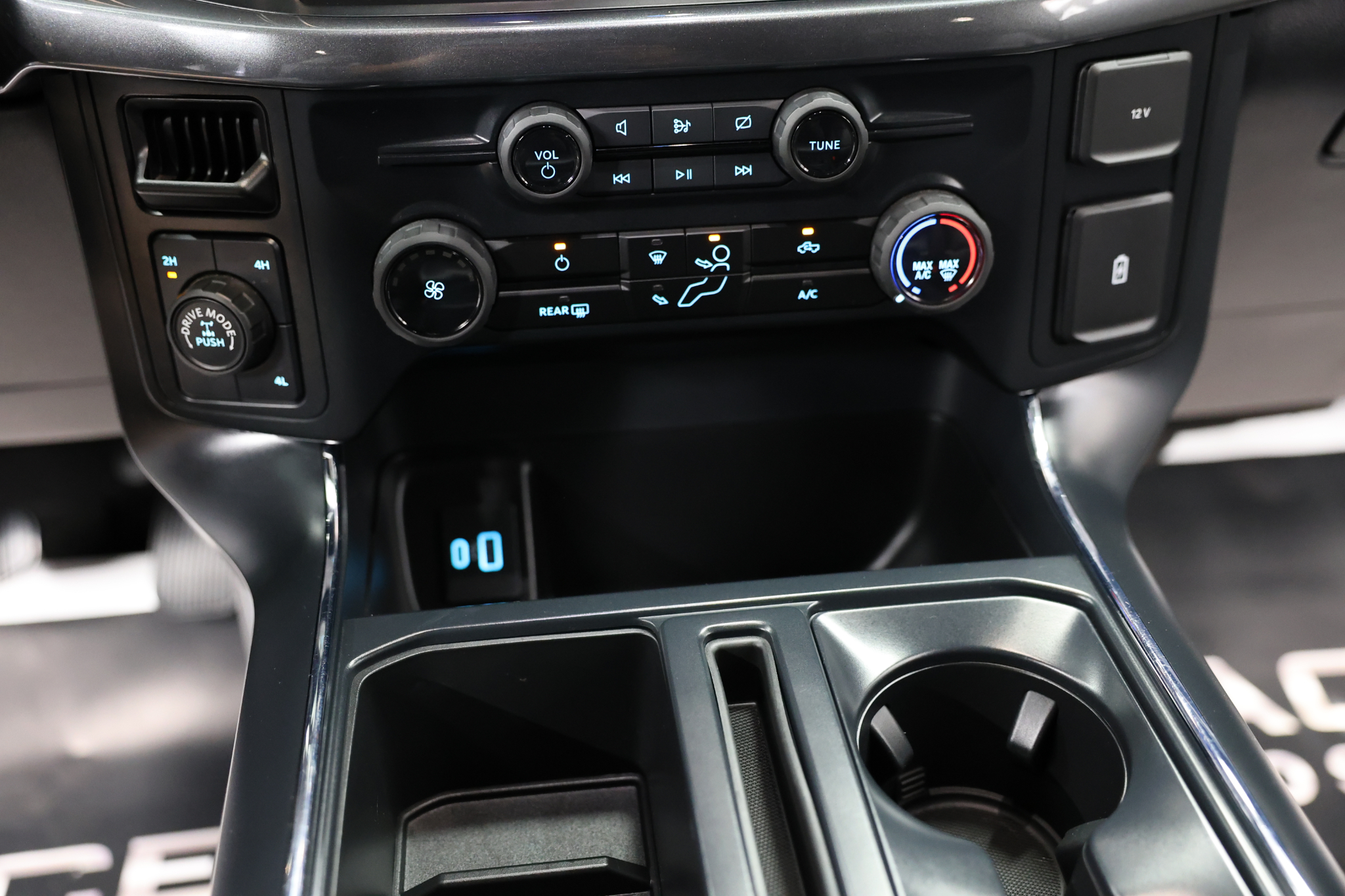 Ford F-150 STX 4WD SuperCrew 5.5' Box 2024 Ford F-150 STX 4WD SuperCrew 5.5' Box 2024