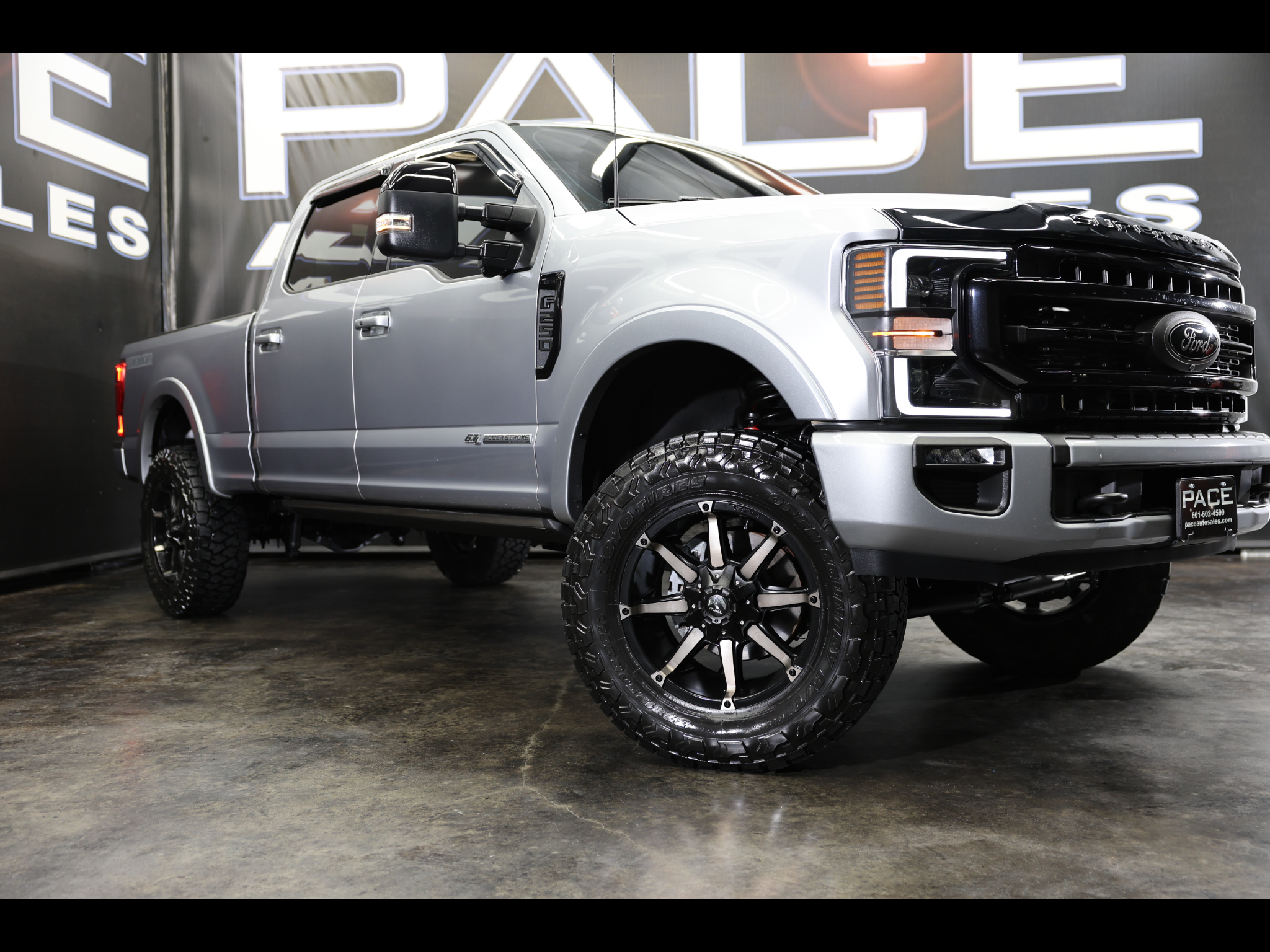 2022 Ford Super Duty F-250 SRW LARIAT 4WD Crew Cab 6.75' Box