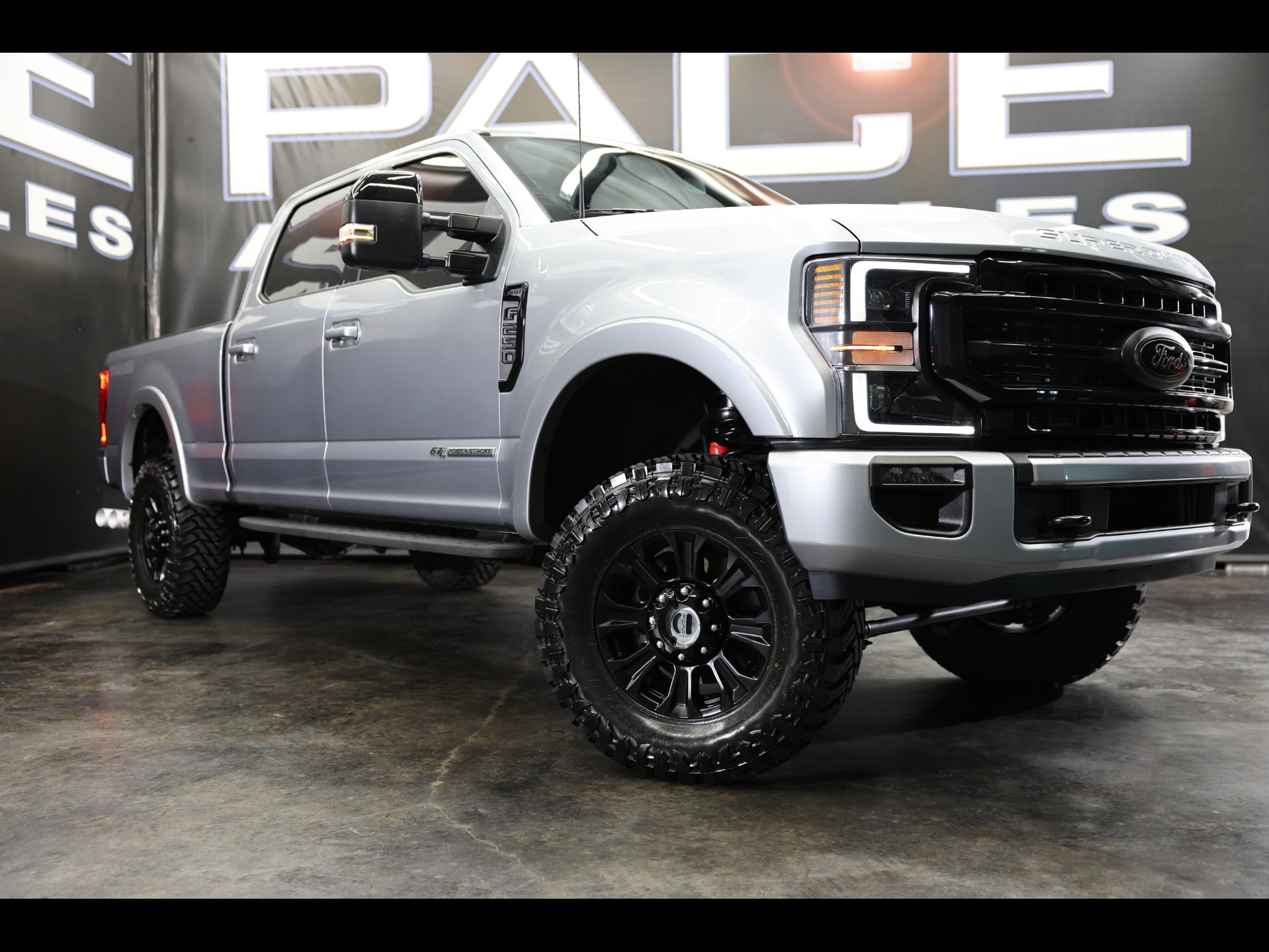 2022 Ford Super Duty F-250 SRW LARIAT 4WD Crew Cab 6.75' Box