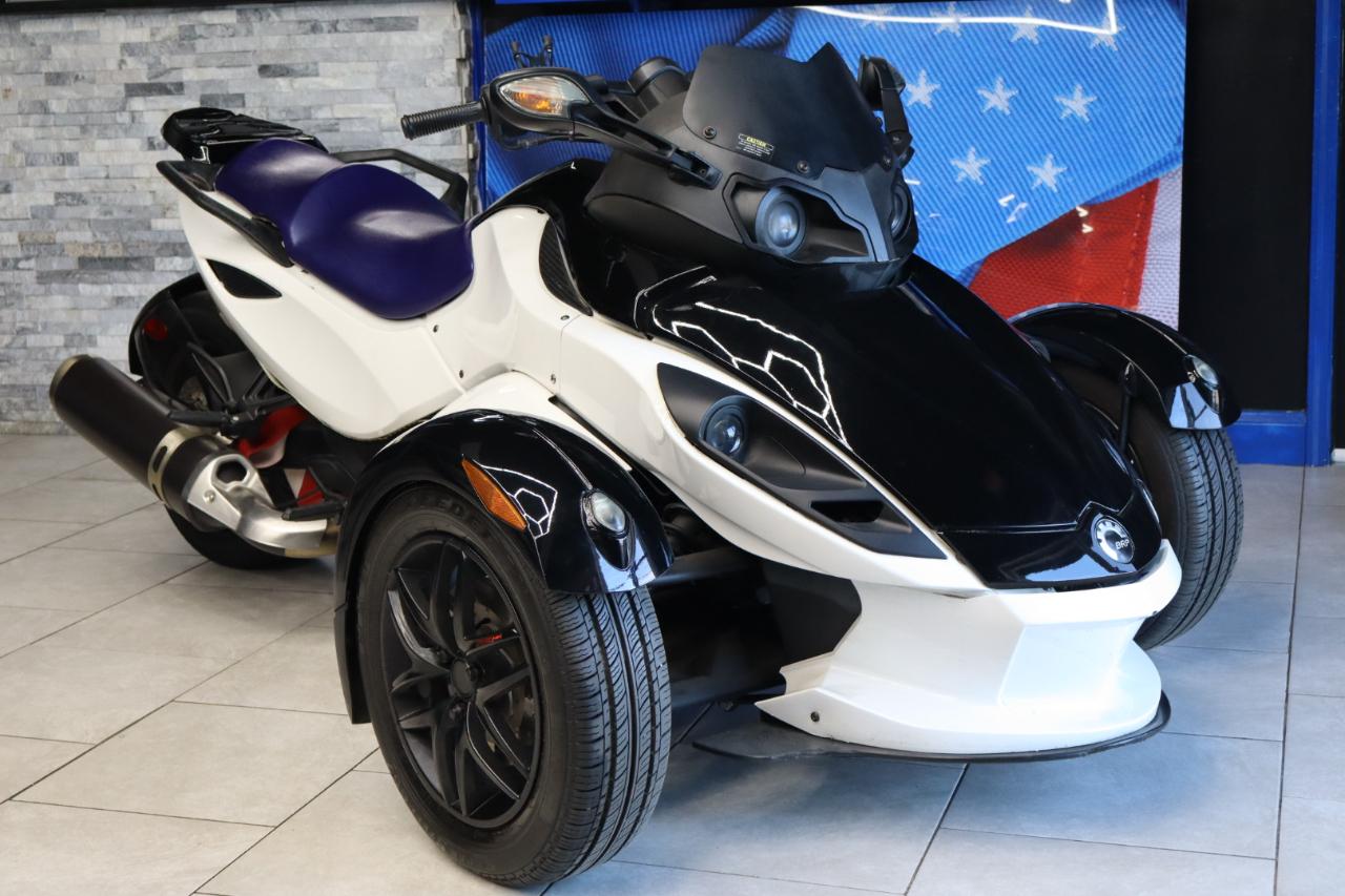Can-Am Spyder RS  2012