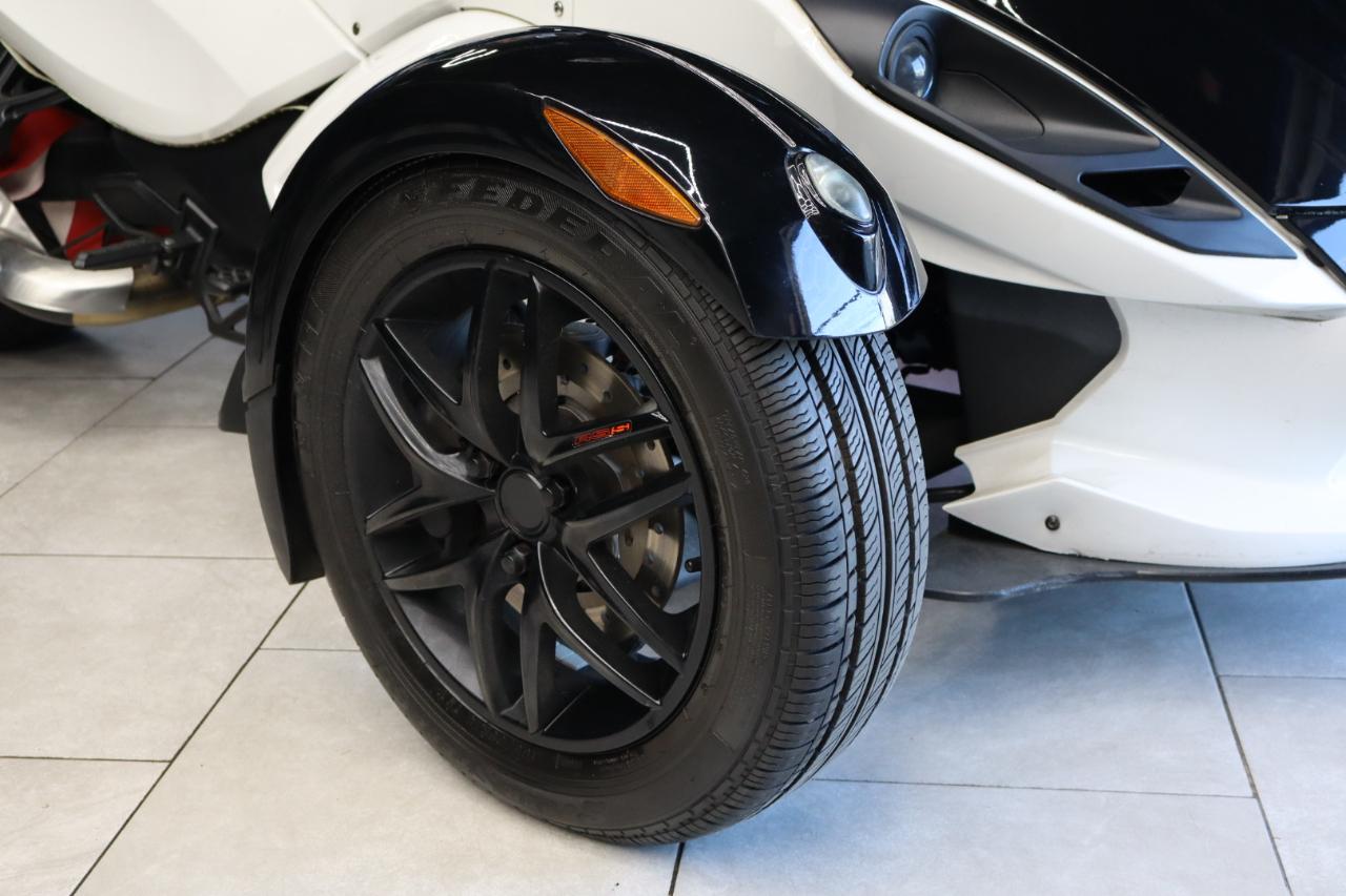 Can-Am Spyder RS  2012