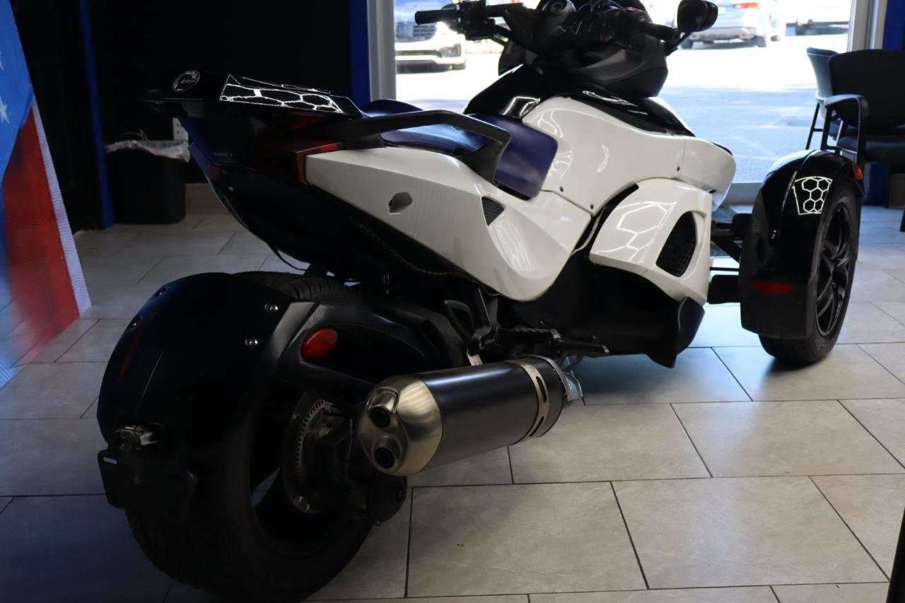 Can-Am Spyder RS  2012