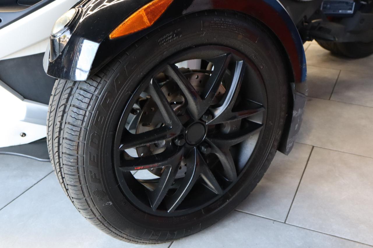 Can-Am Spyder RS  2012