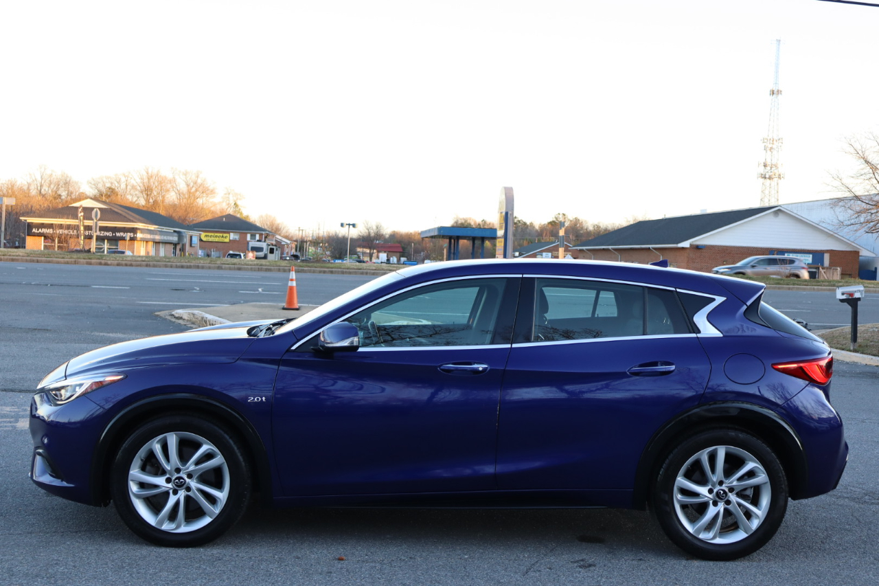 Infiniti QX30 Luxury AWD 2017