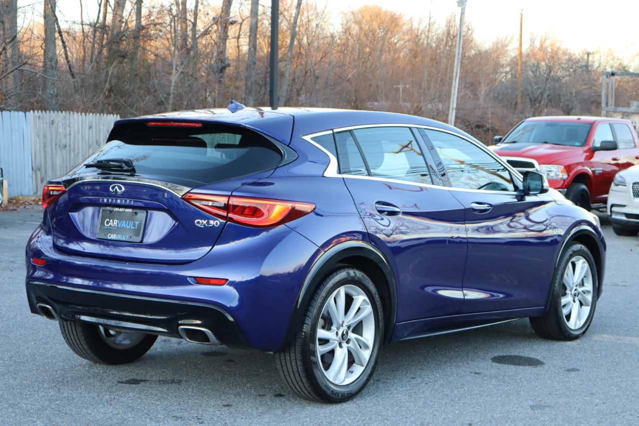Infiniti QX30 Luxury AWD 2017