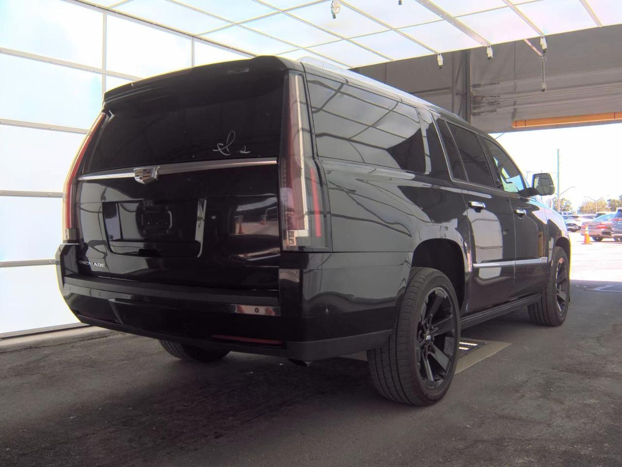 Cadillac Escalade ESV 4WD 4dr Platinum 2019