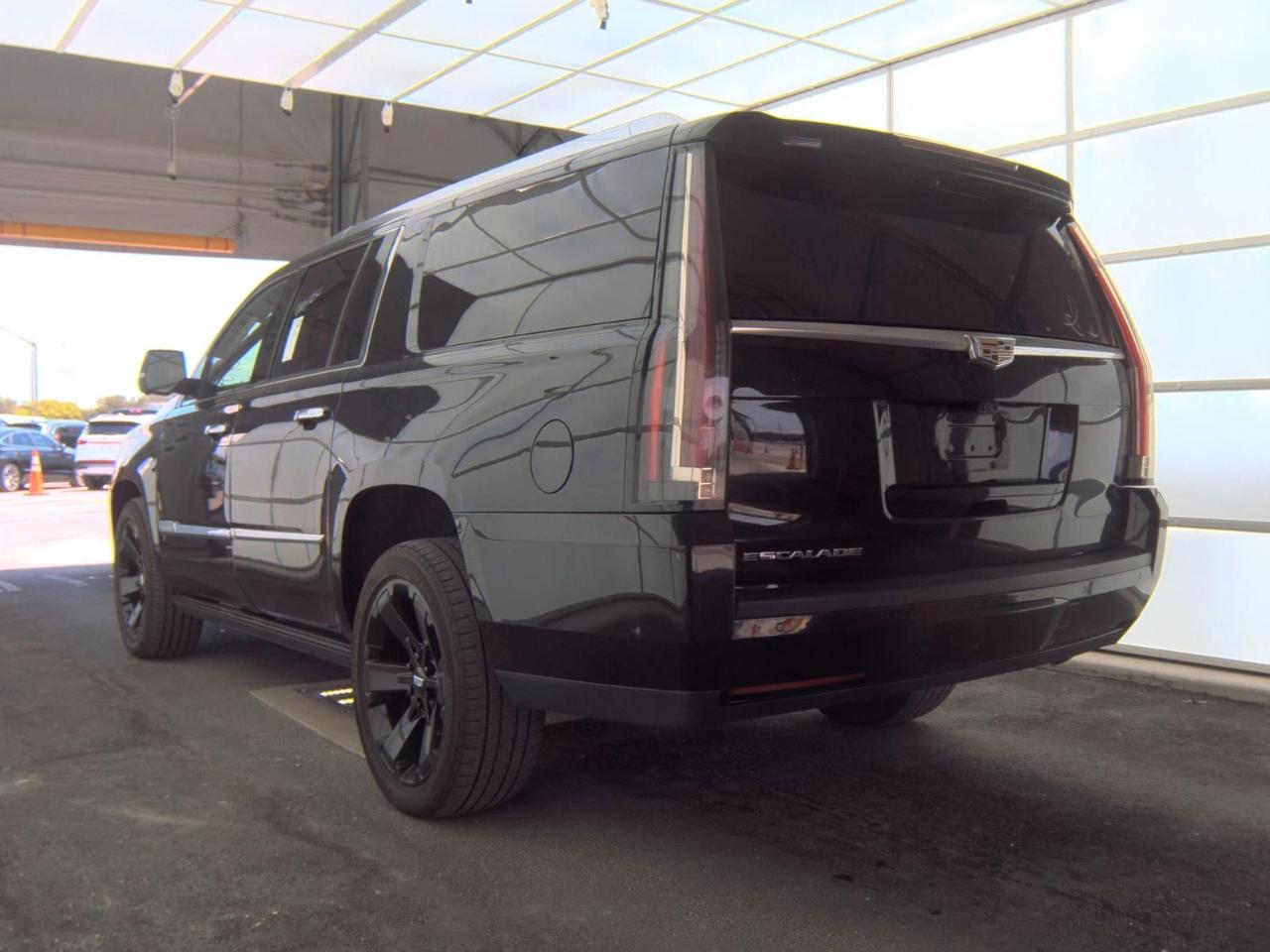 Cadillac Escalade ESV 4WD 4dr Platinum 2019