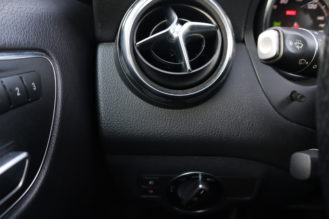 Mercedes-Benz GLA-Class  2018 Mercedes-Benz GLA-Class  2018