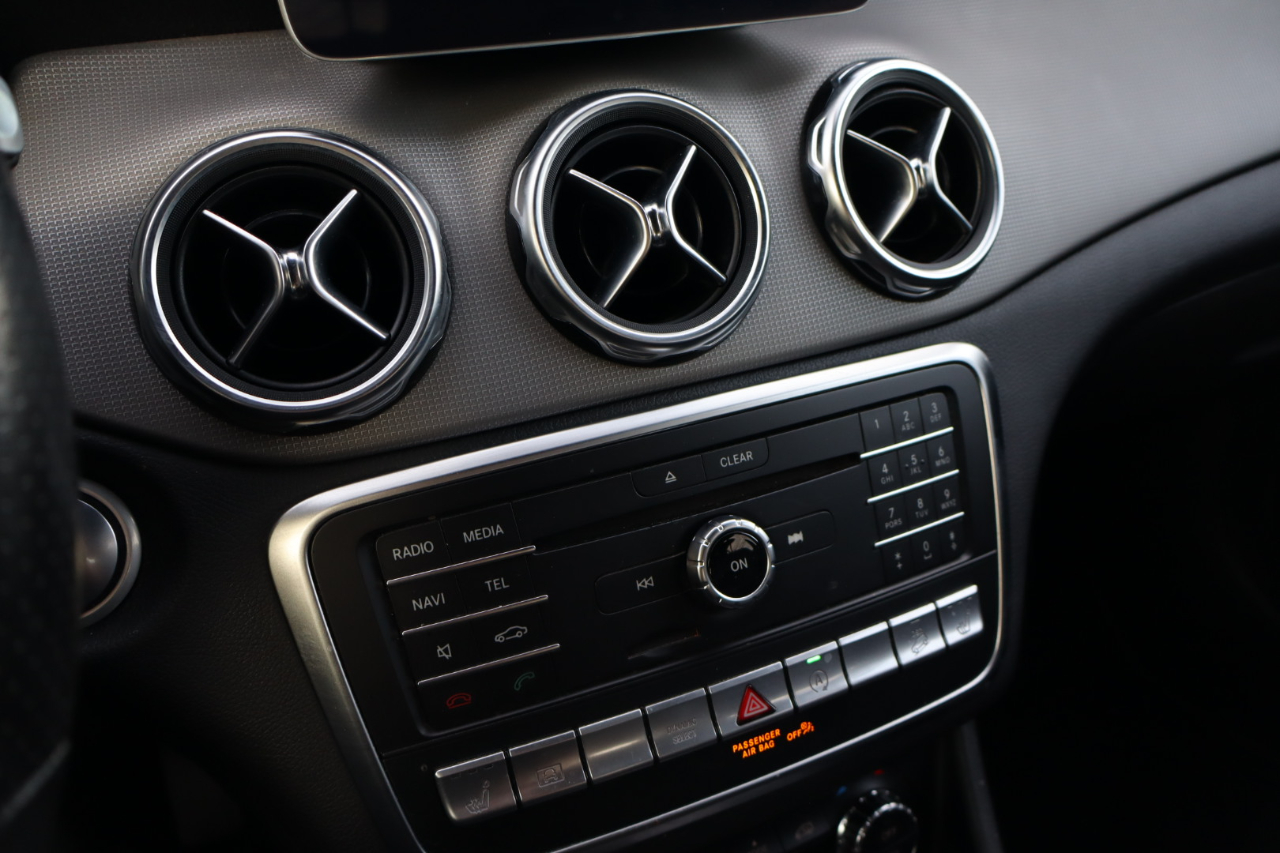 Mercedes-Benz GLA-Class  2018 Mercedes-Benz GLA-Class  2018