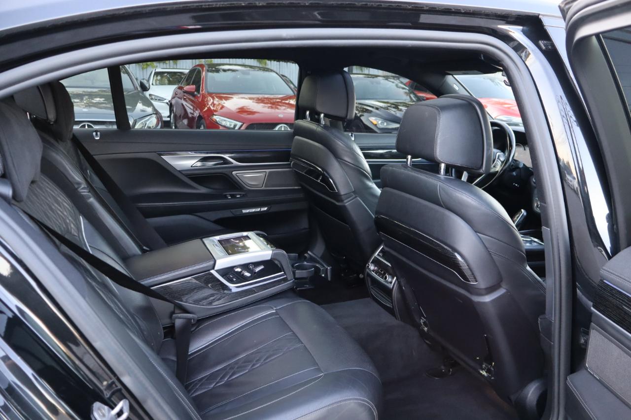 BMW 7-Series  2018