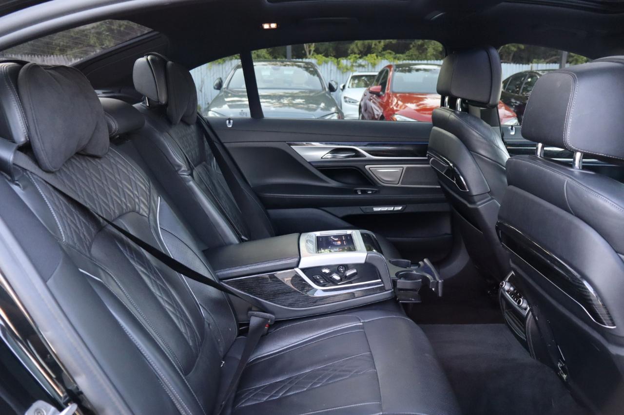 BMW 7-Series  2018