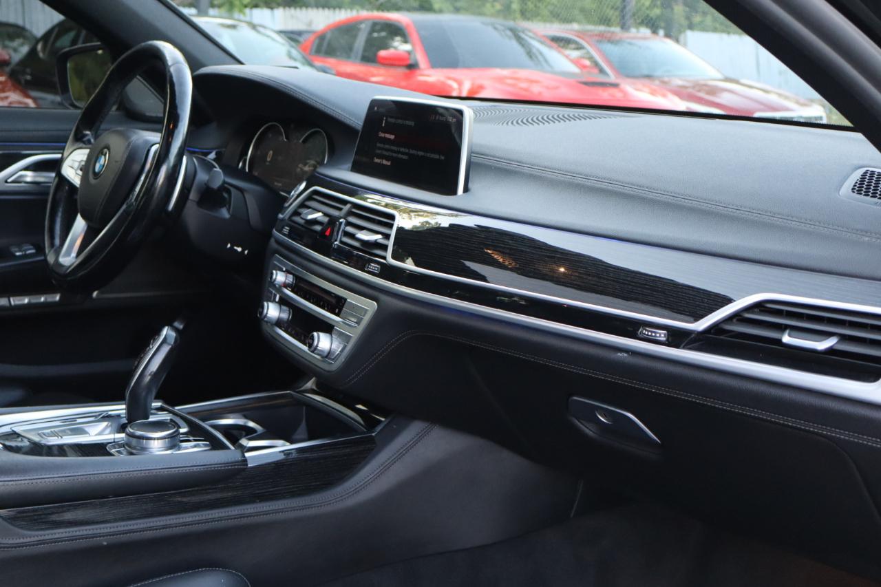BMW 7-Series  2018
