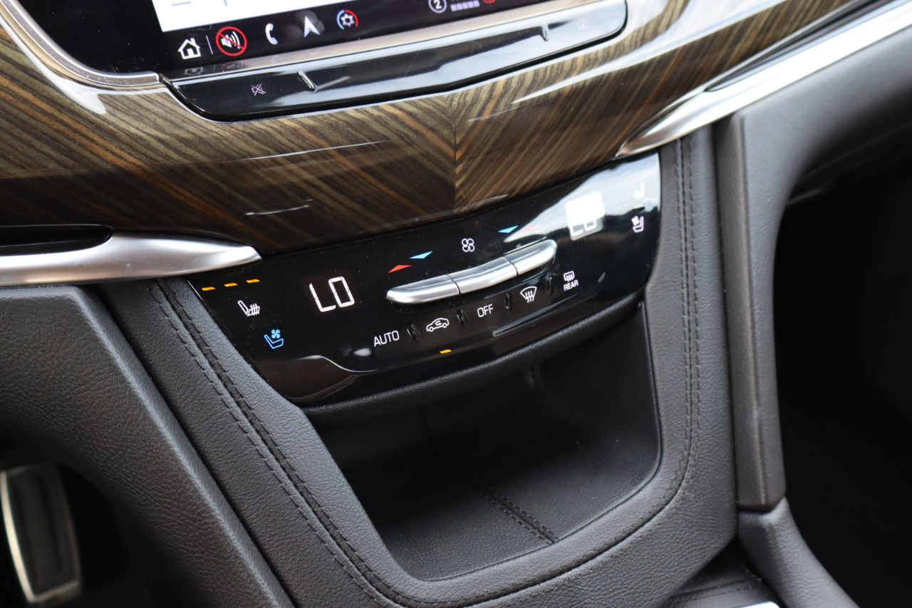 2023 Cadillac XT6 Sport photo 26