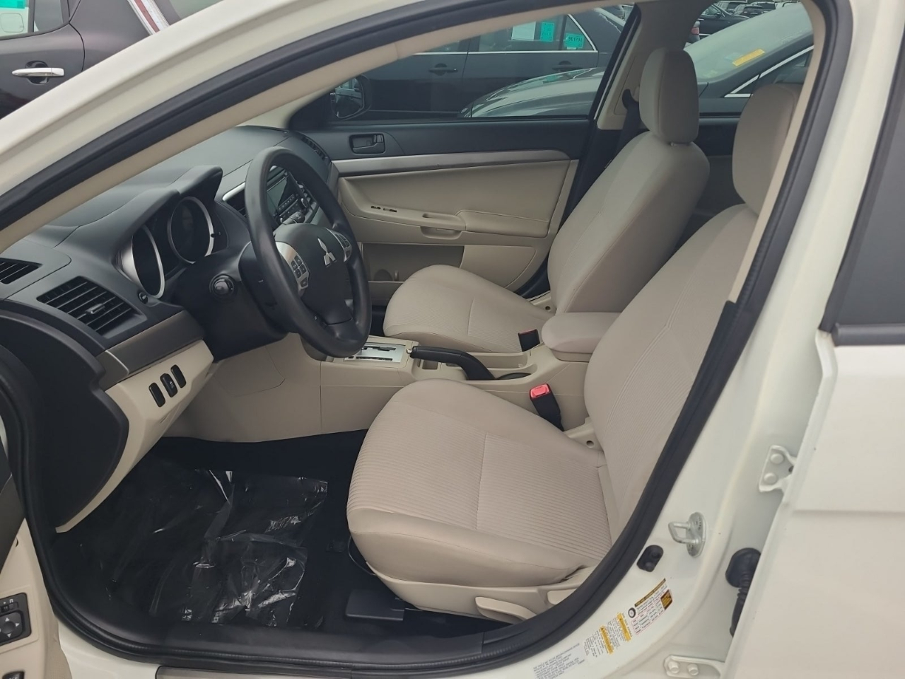 2015 Mitsubishi Lancer ES photo 2