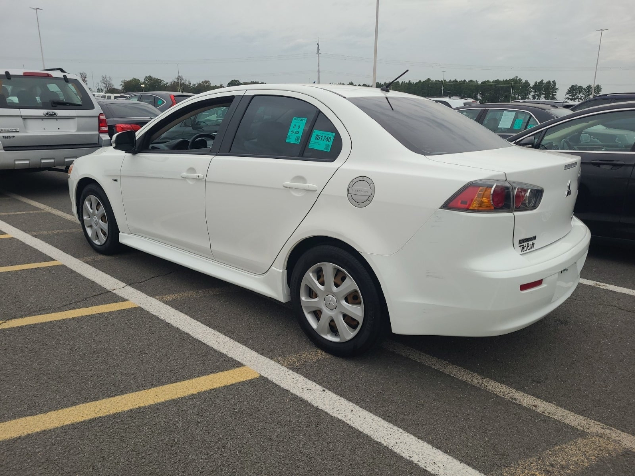 2015 Mitsubishi Lancer ES photo 3