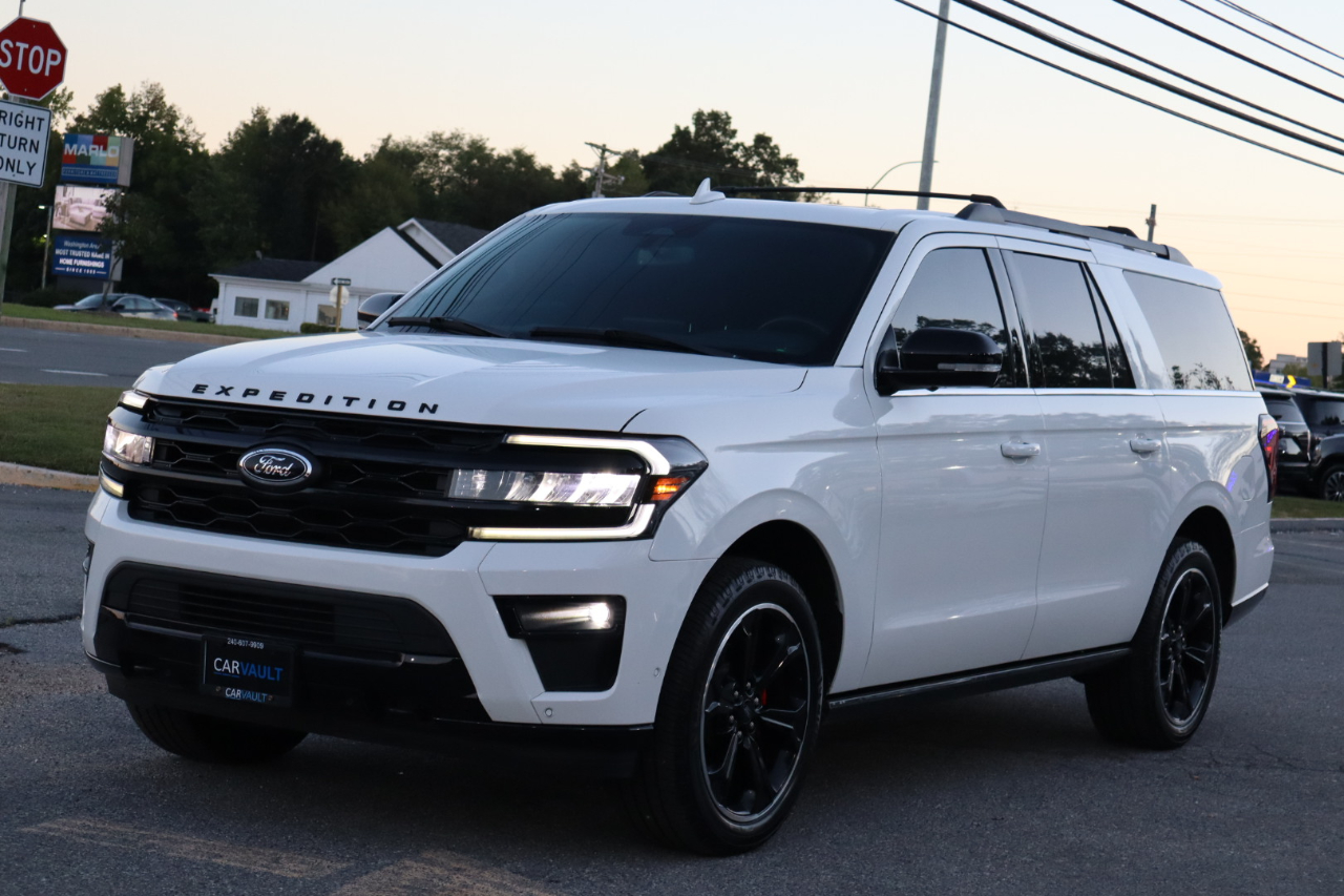 2022 Ford Expedition MAX Limited photo 3