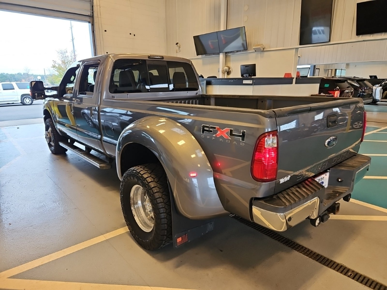 2011 Ford F-350 Lariat photo 3