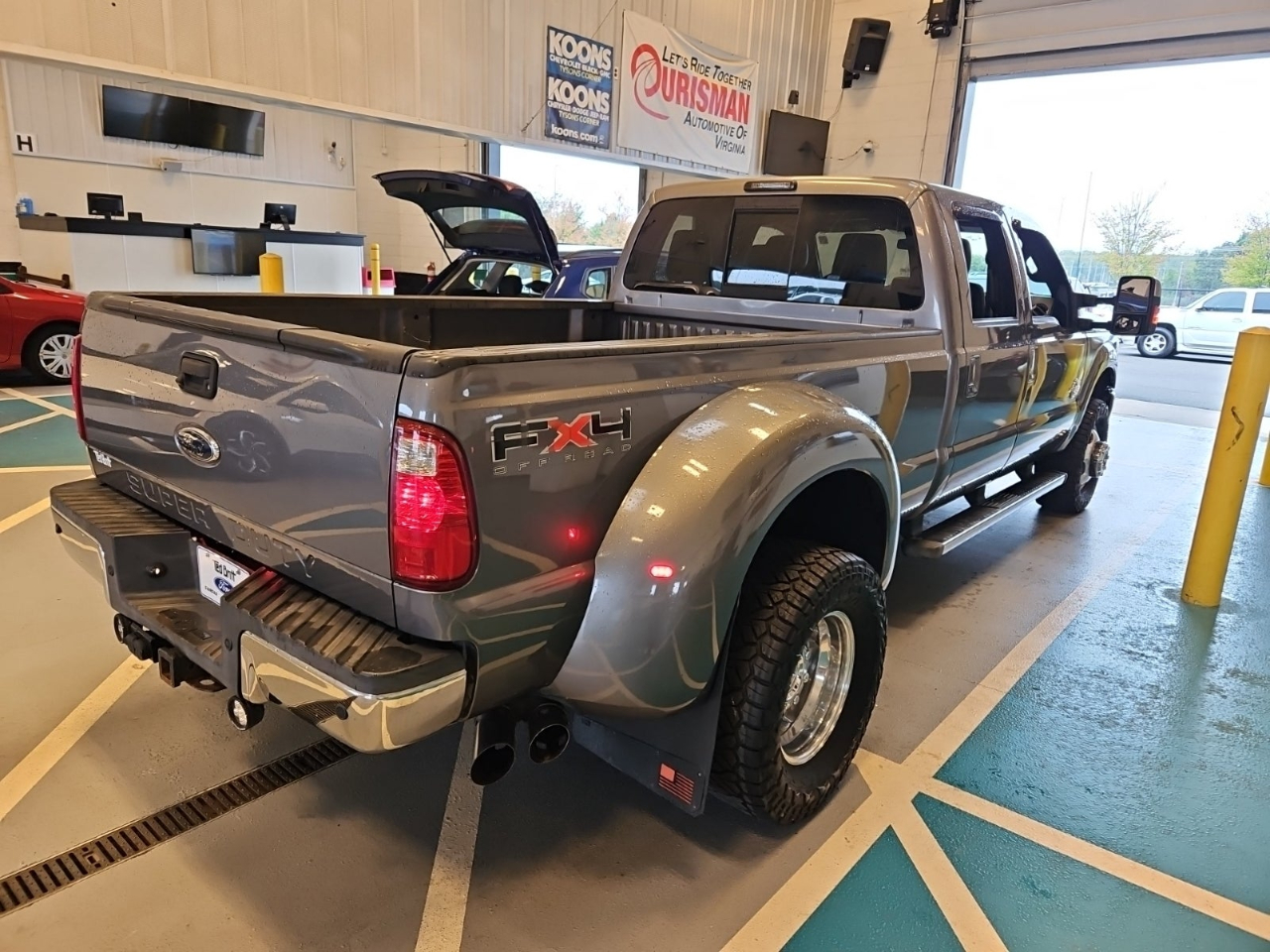 2011 Ford F-350 Lariat photo 4