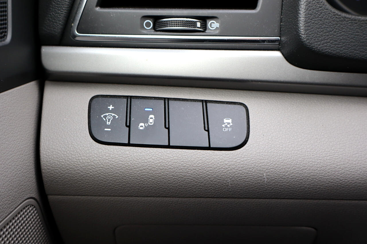 Hyundai Elantra Limited 4D Sedan 2017