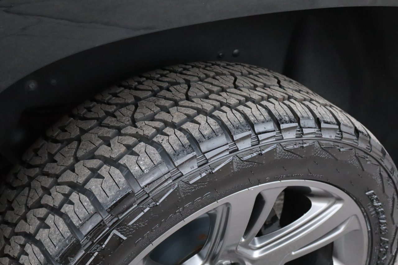 Cadillac Escalade ESV 4WD 4dr Premium Luxury 2018