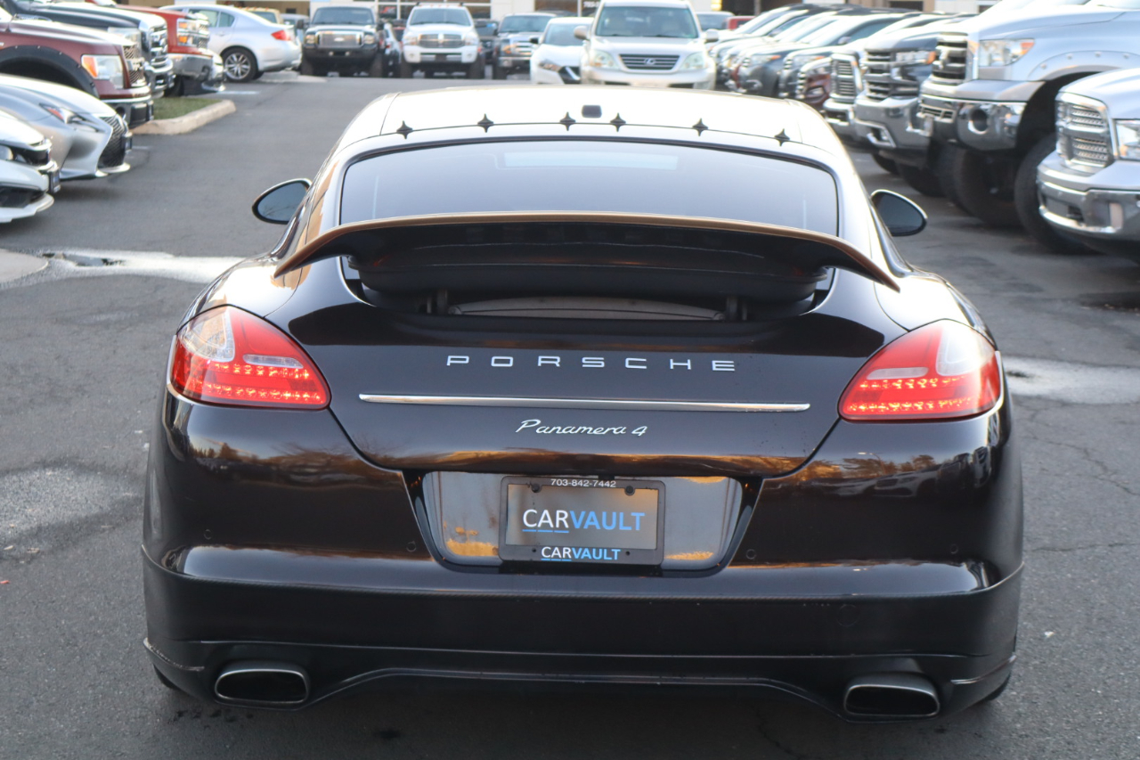 Porsche Panamera 4 Platinum 4D Sedan 2013