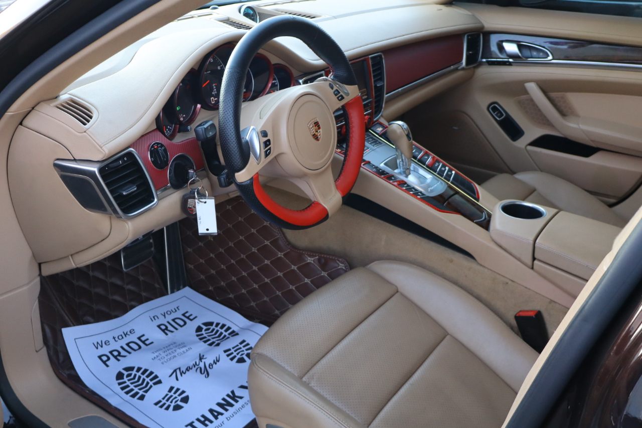 Porsche Panamera 4 Platinum 4D Sedan 2013