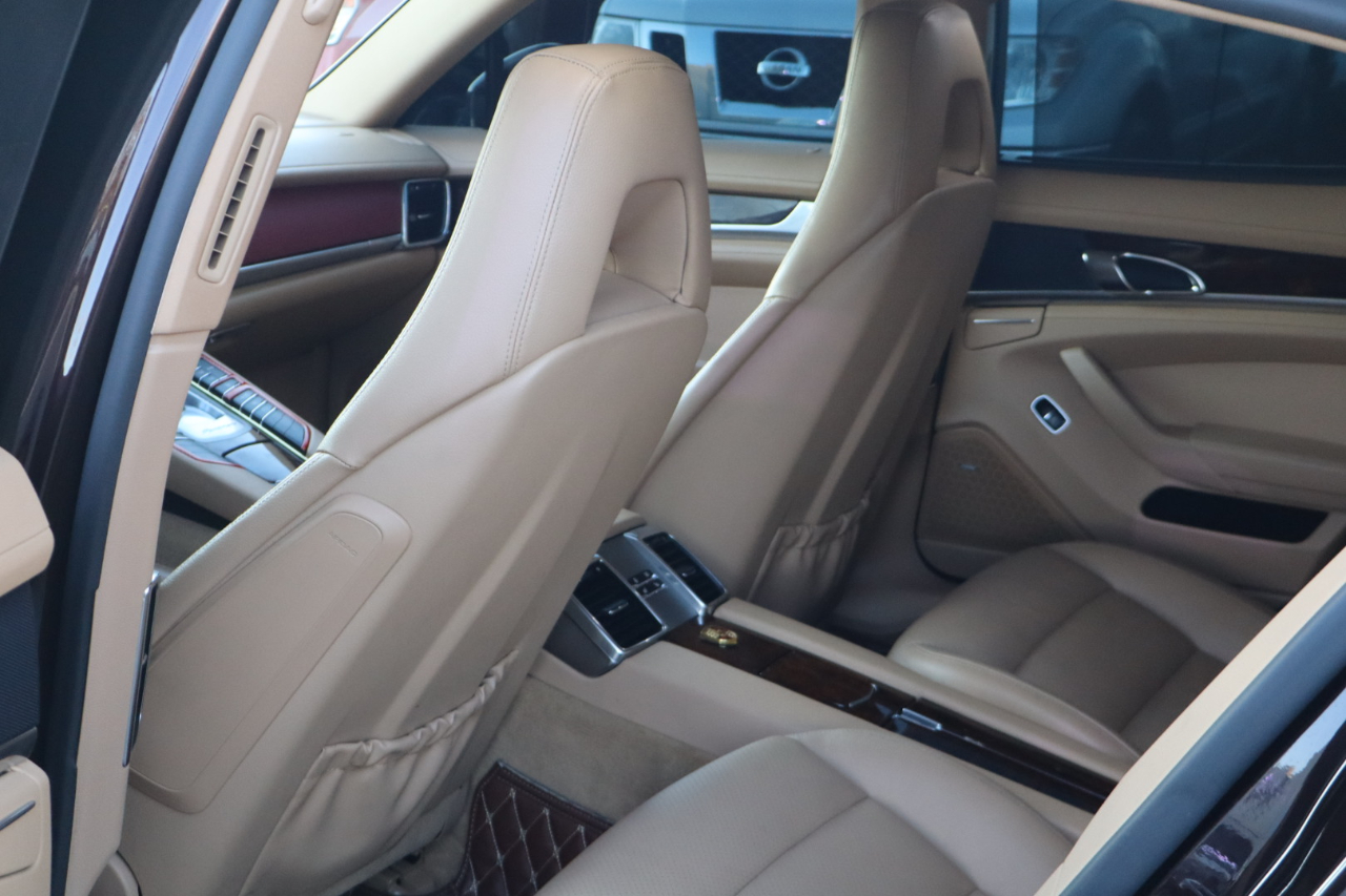 Porsche Panamera 4 Platinum 4D Sedan 2013