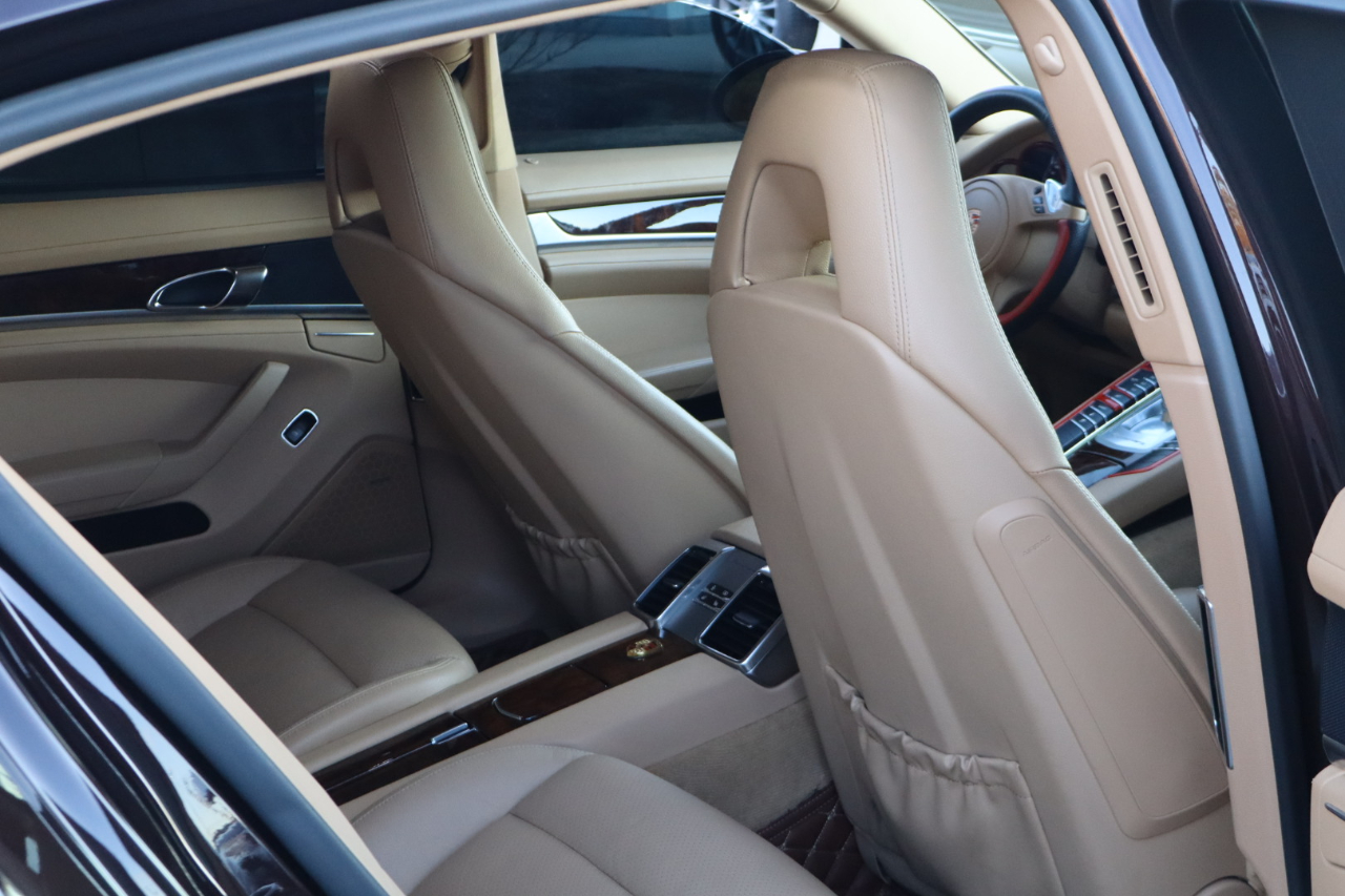 Porsche Panamera 4 Platinum 4D Sedan 2013