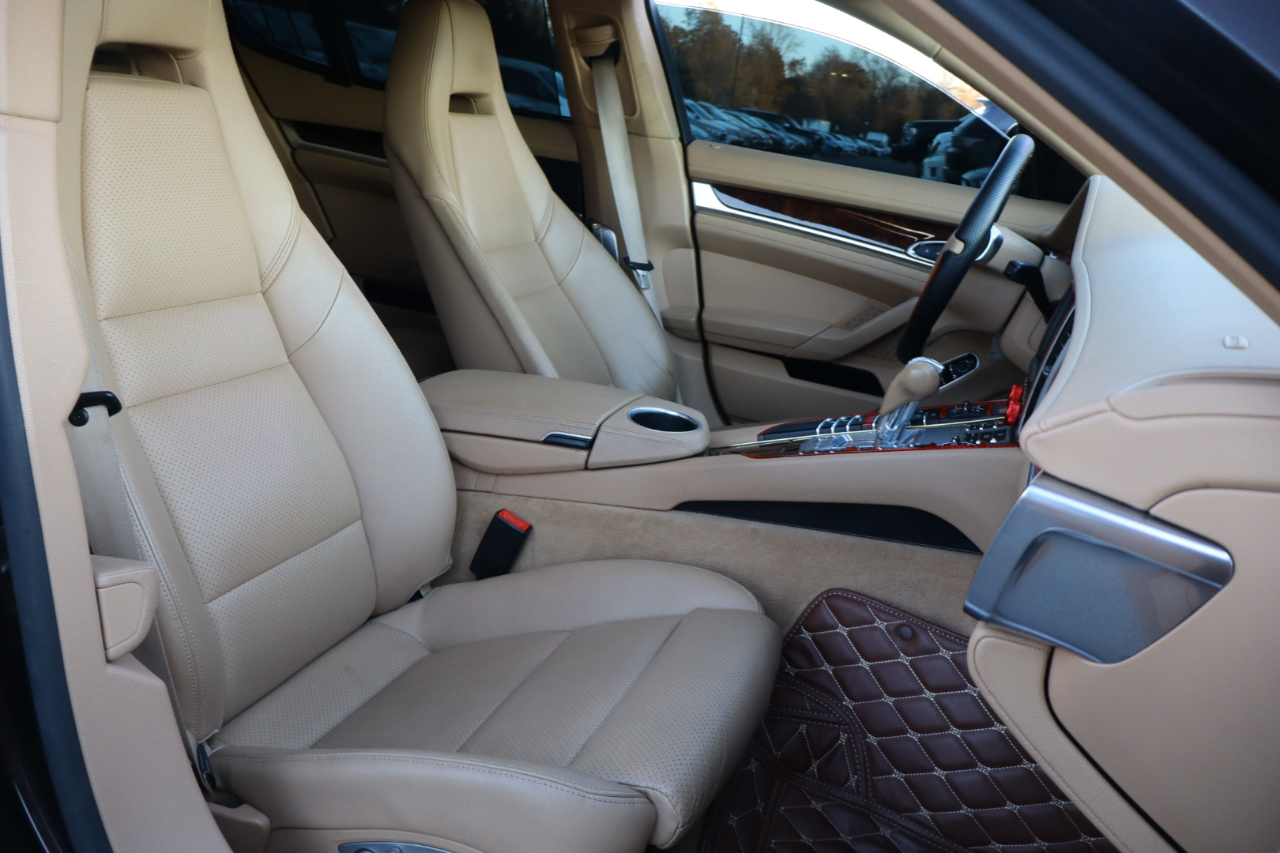 Porsche Panamera 4 Platinum 4D Sedan 2013