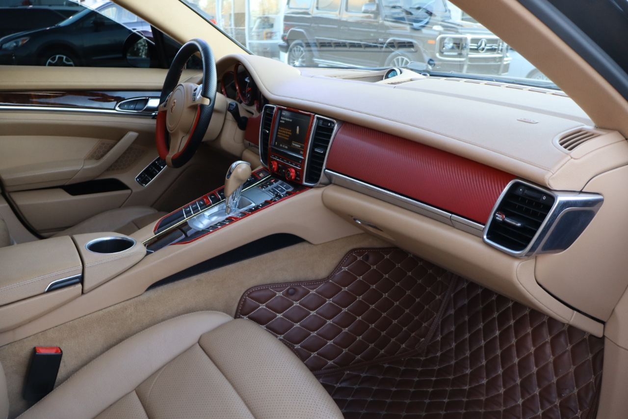 Porsche Panamera 4 Platinum 4D Sedan 2013