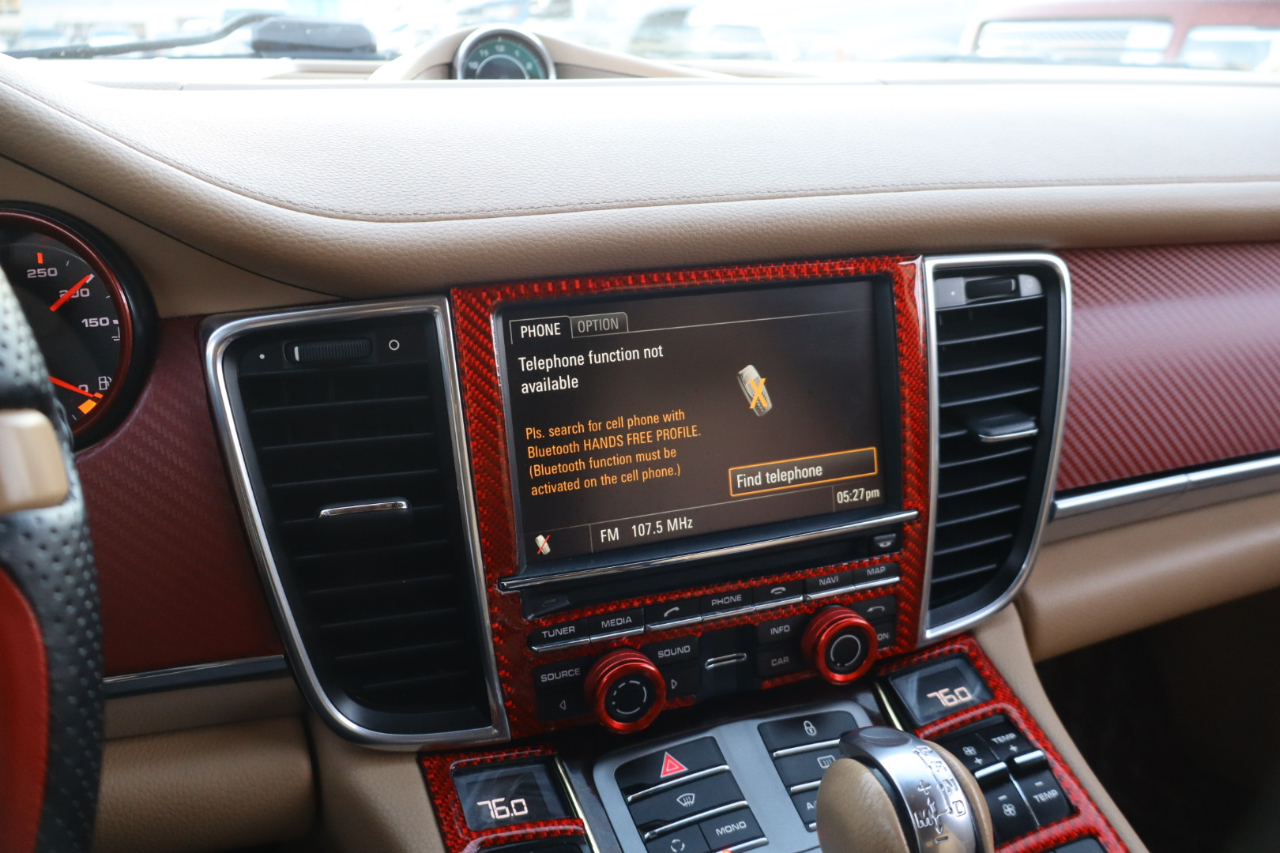 Porsche Panamera 4 Platinum 4D Sedan 2013