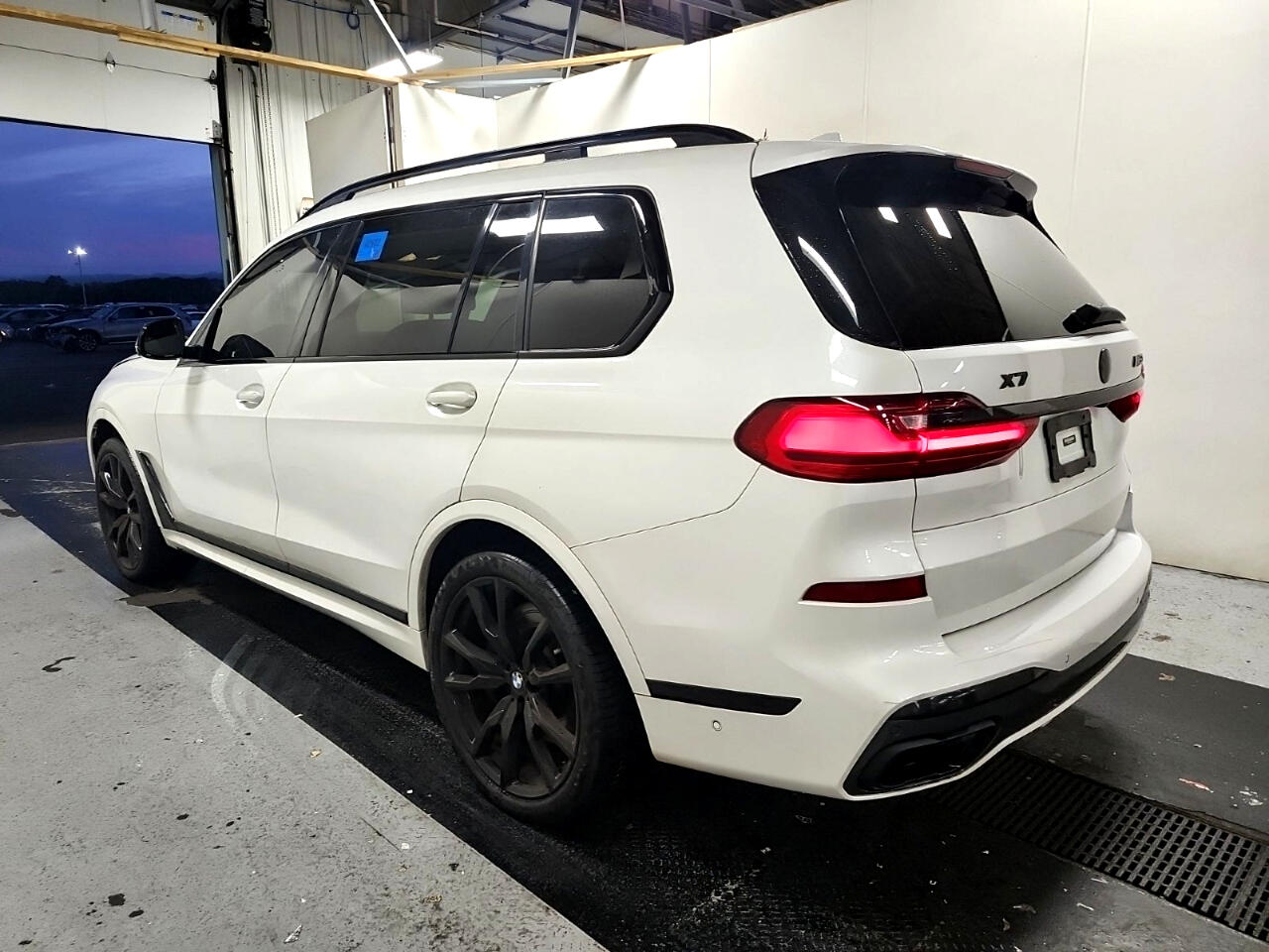 BMW X7 M50i Sports Activity Vehicle 2021