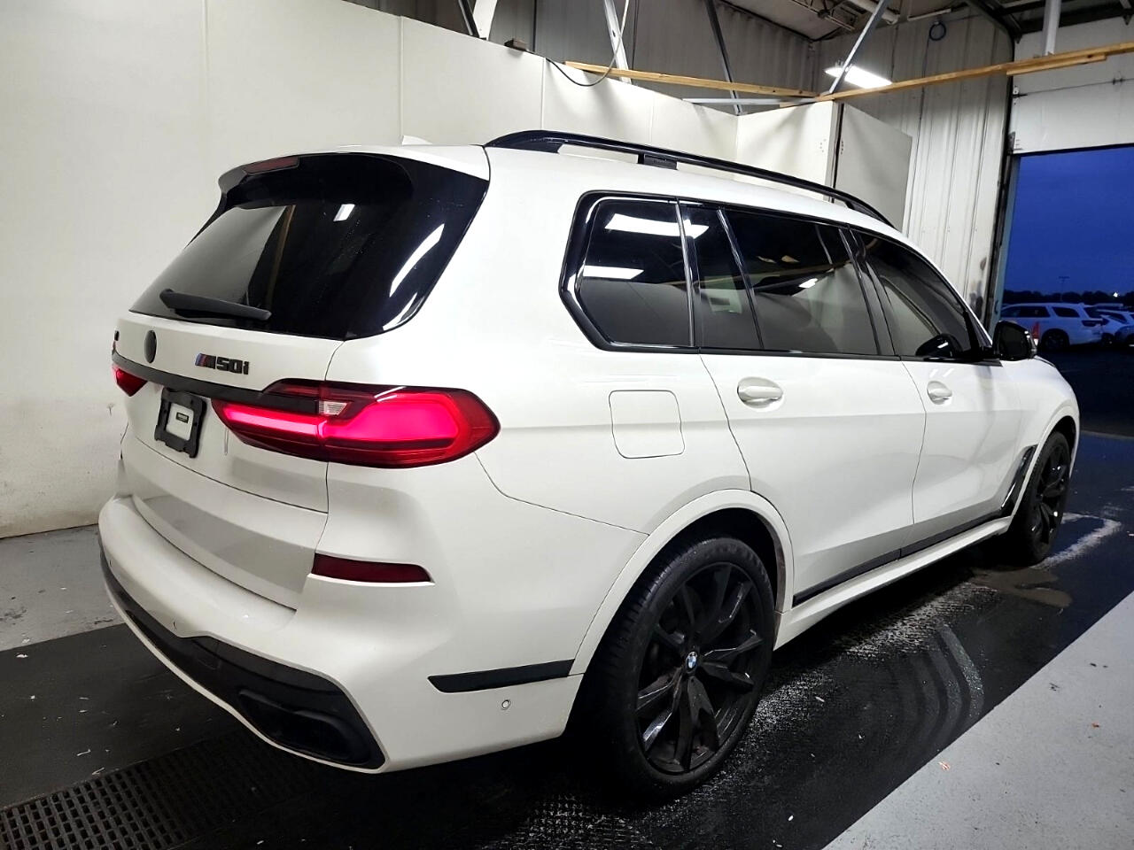 BMW X7 M50i Sports Activity Vehicle 2021