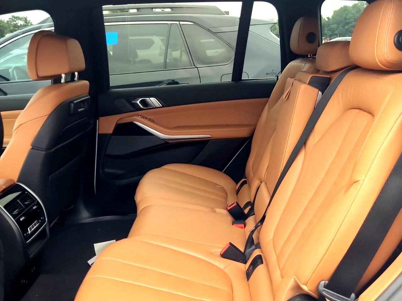 BMW X7 M50i Sports Activity Vehicle 2021