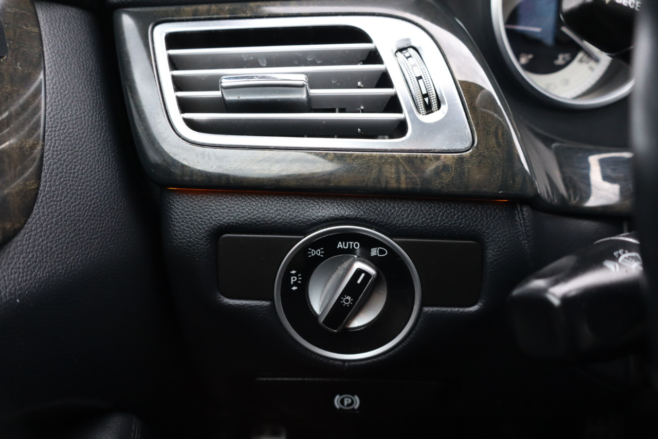 Mercedes-Benz CLS-Class  2012