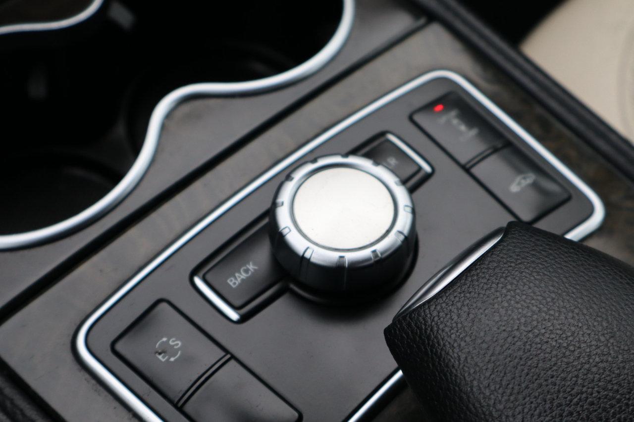 Mercedes-Benz CLS-Class  2012