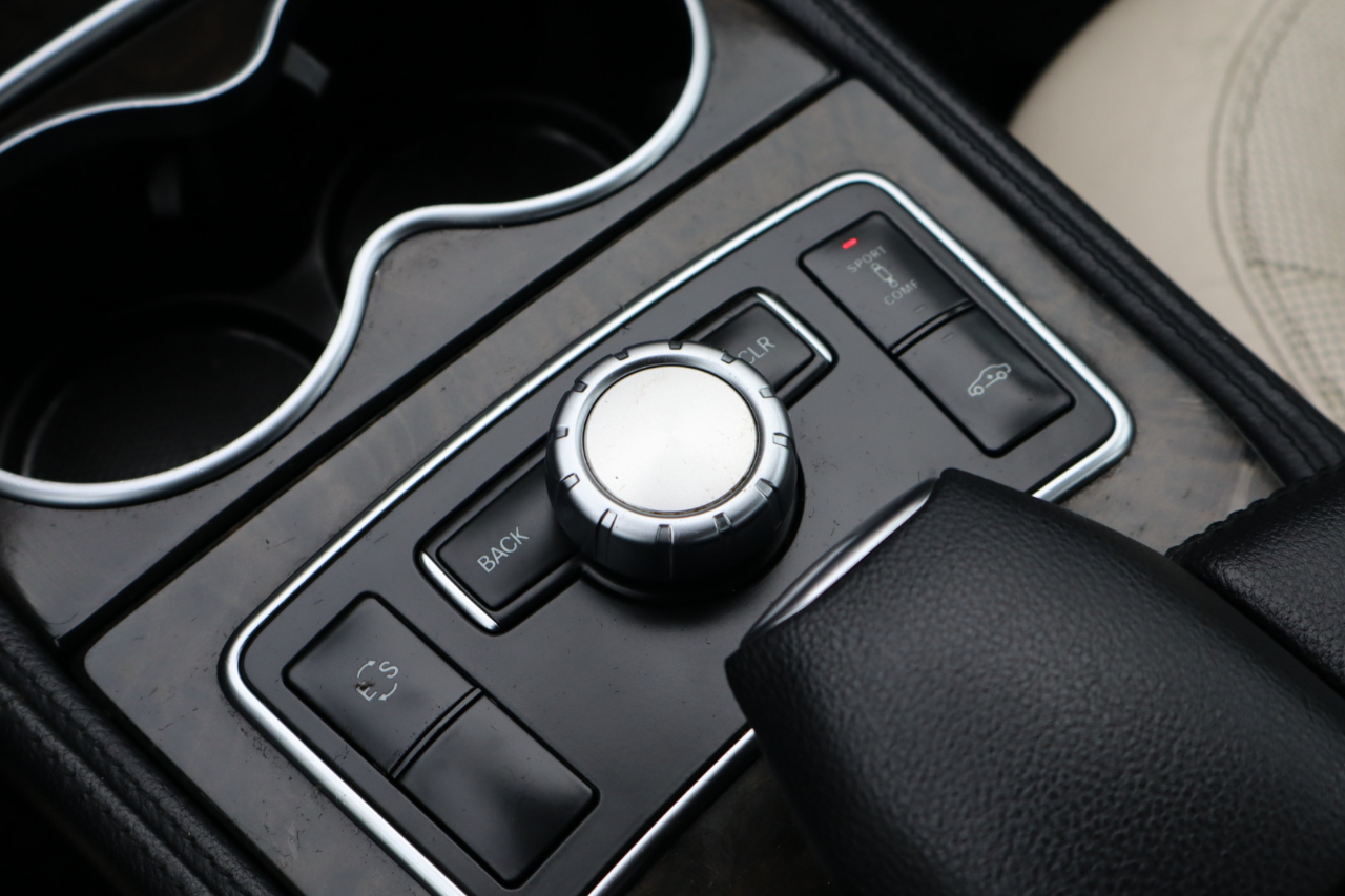 Mercedes-Benz CLS-Class  2012