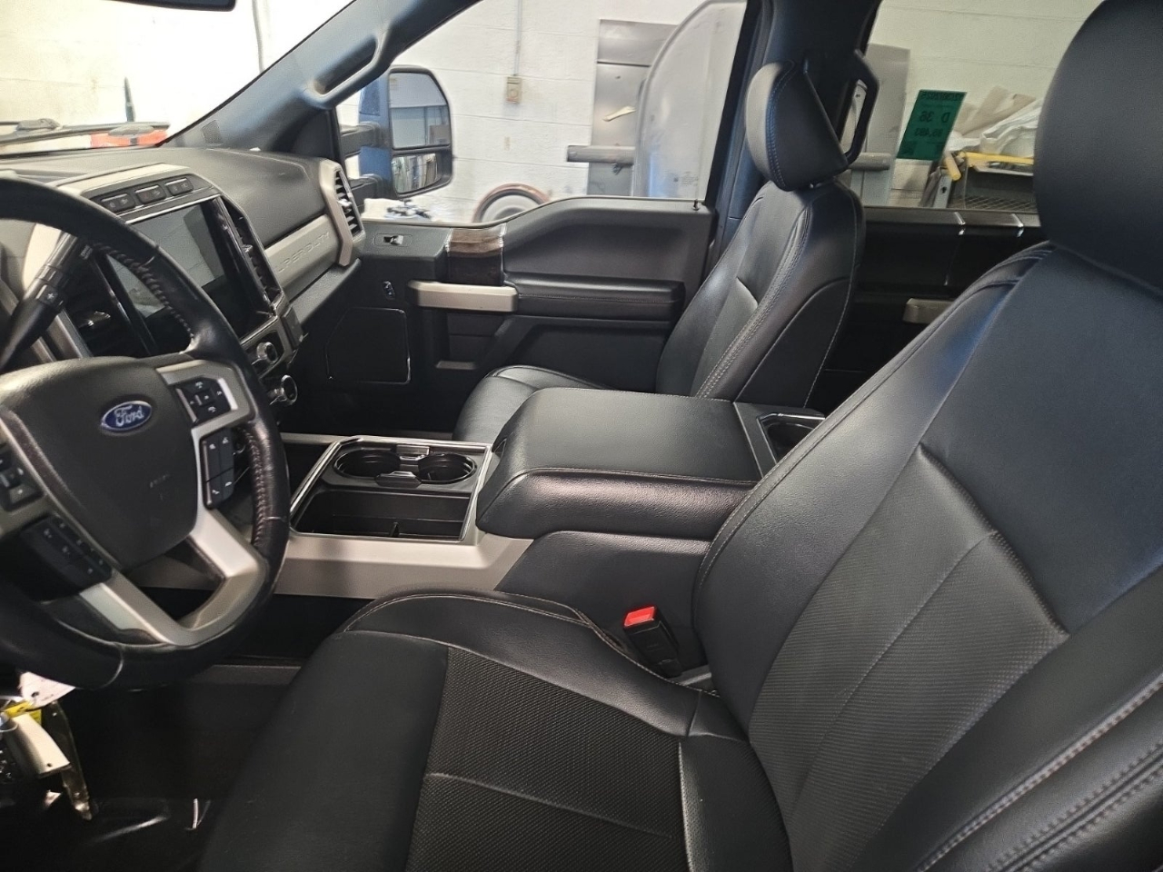 Ford F-350 SD Lariat Crew Cab Long Bed 4WD 2022