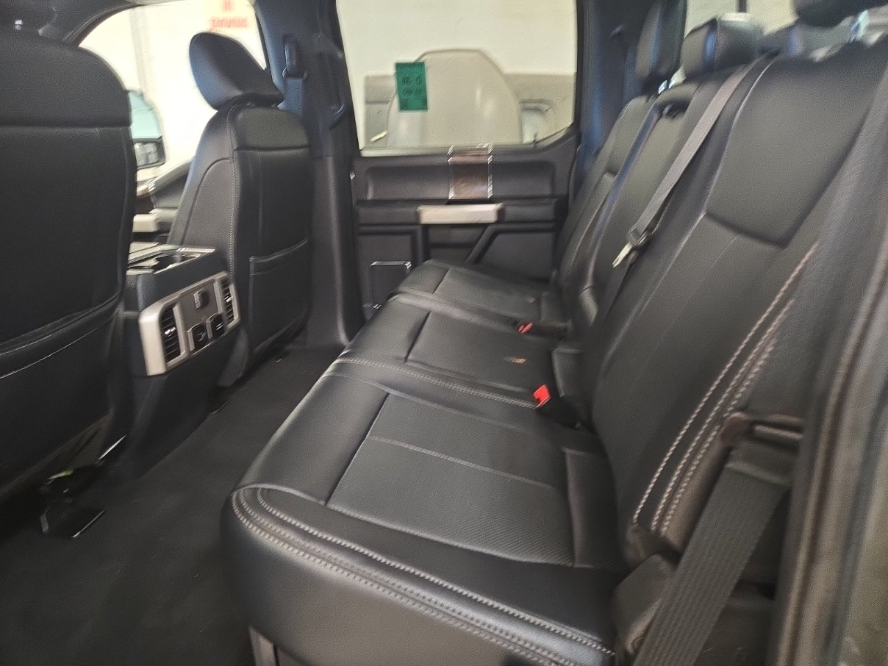 Ford F-350 SD Lariat Crew Cab Long Bed 4WD 2022