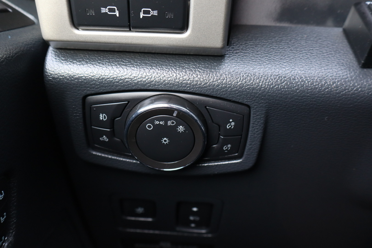 Ford F-350 SD Lariat Crew Cab Long Bed 4WD 2022