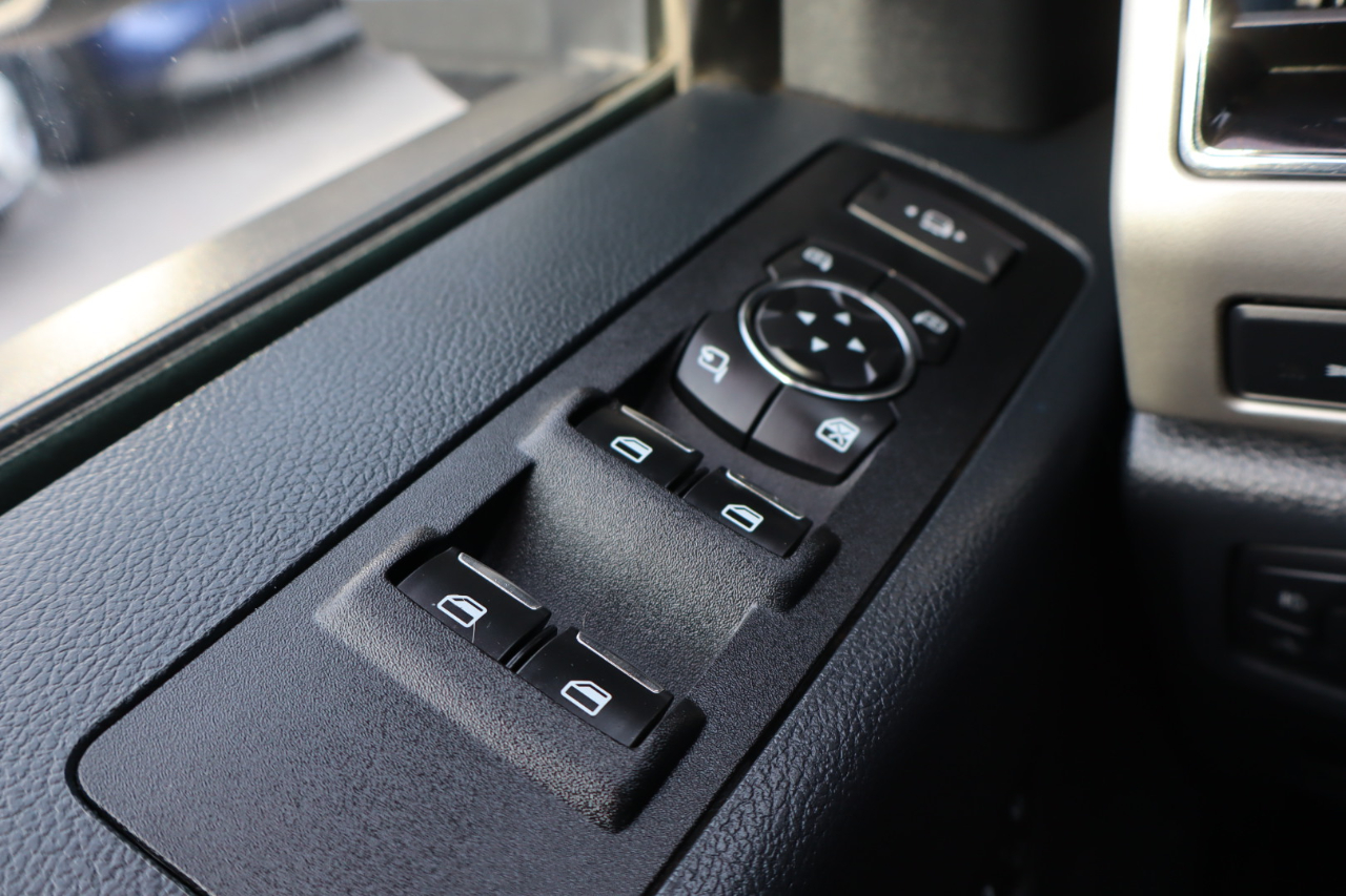 Ford F-350 SD Lariat Crew Cab Long Bed 4WD 2022