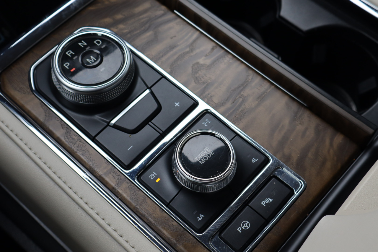 Ford Expedition 4WD 4dr Platinum 2018