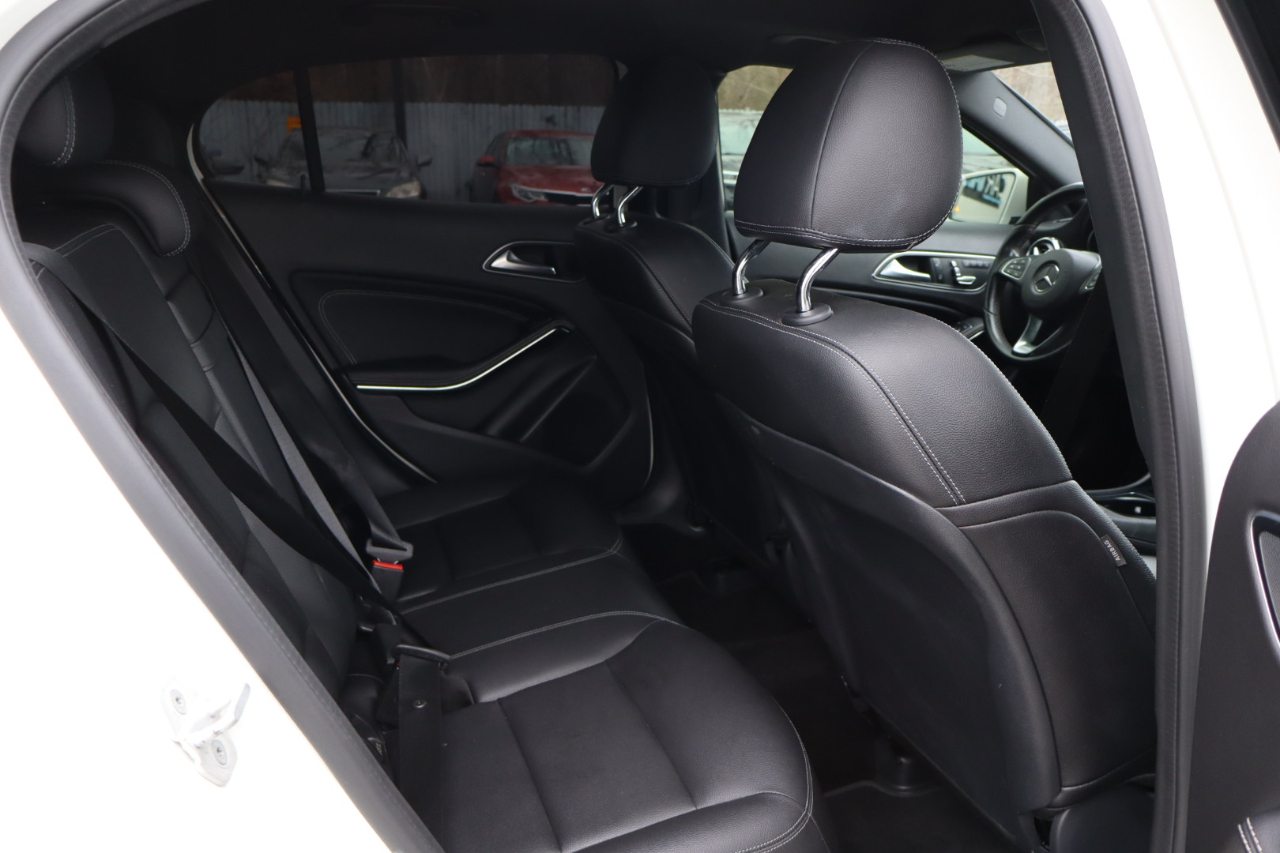 Mercedes-Benz GLA-Class  2015