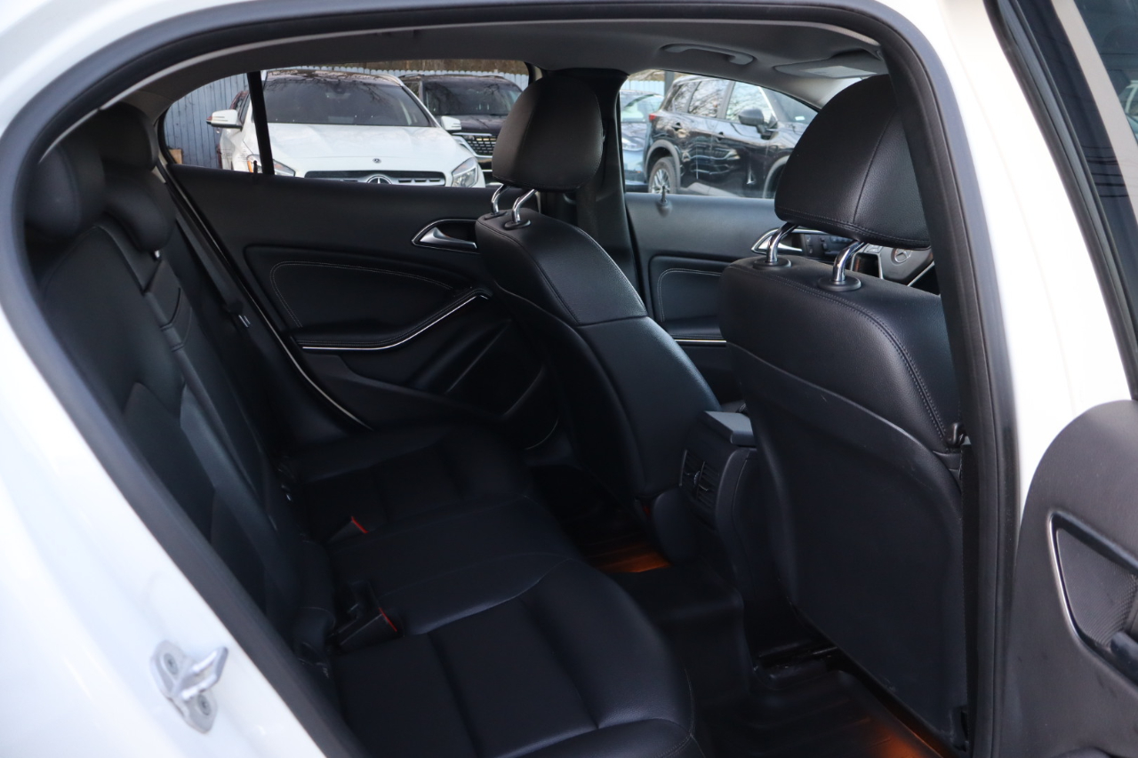 Mercedes-Benz GLA-Class  2015