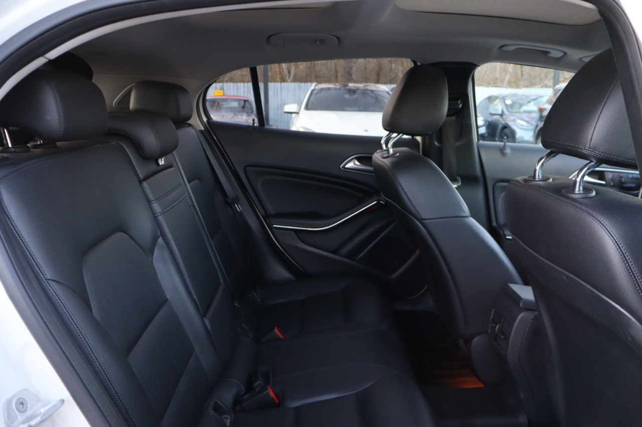 Mercedes-Benz GLA-Class  2015