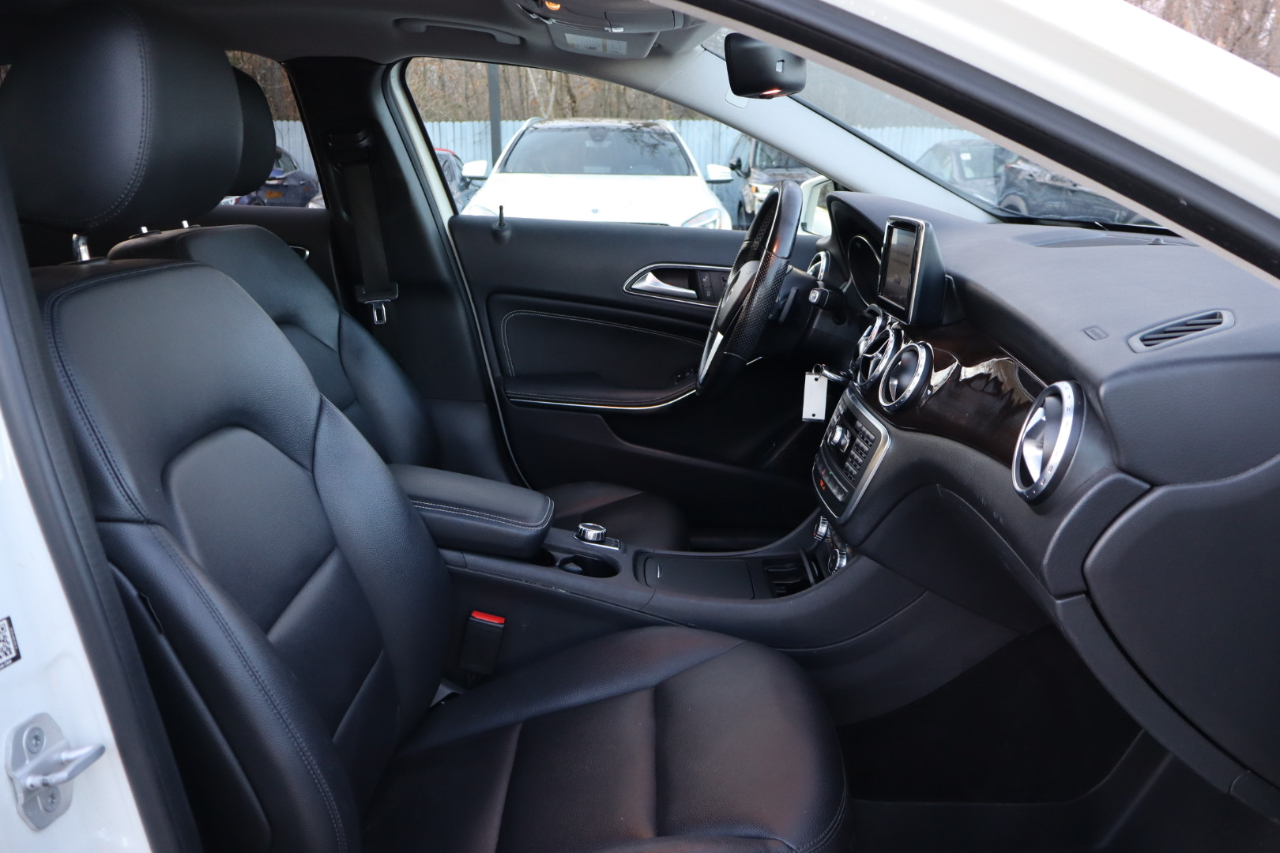 Mercedes-Benz GLA-Class  2015