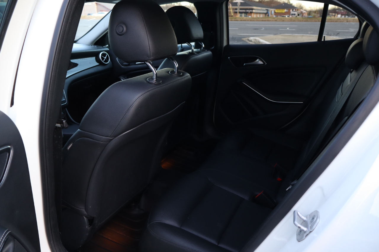 Mercedes-Benz GLA-Class  2015