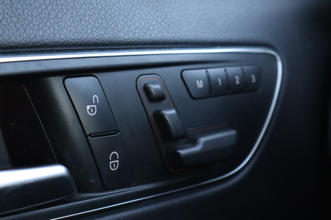 Mercedes-Benz GLA-Class  2015